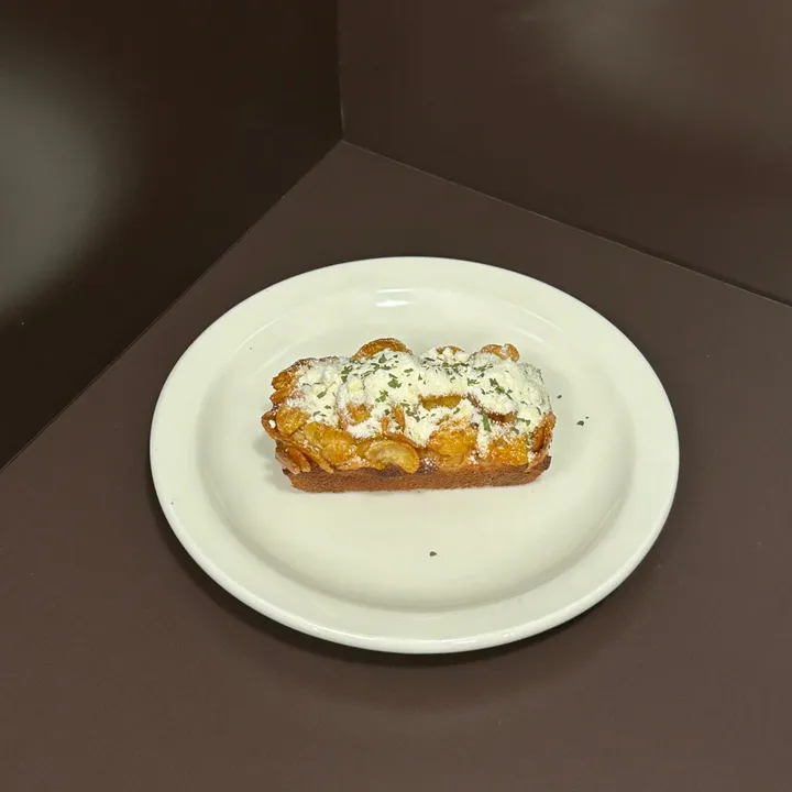 콘치즈 피낭시에