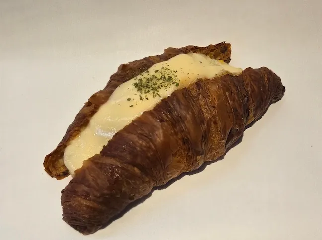 콘치즈 소세지 크라상