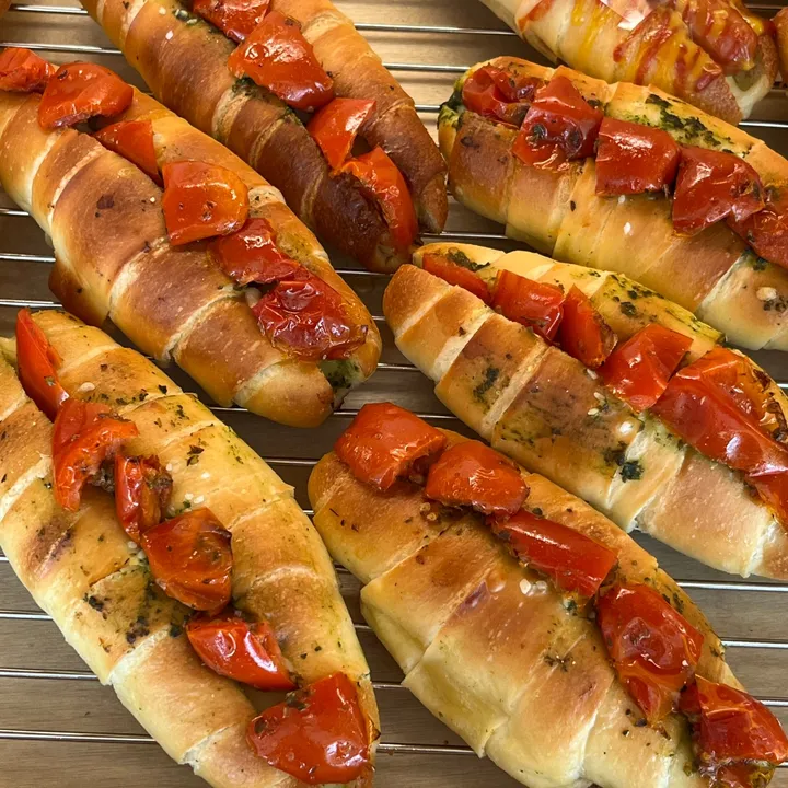 토마토바질치즈소금빵